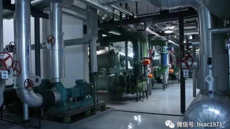 一拖三中央空调的价格由以下几个部分构成：